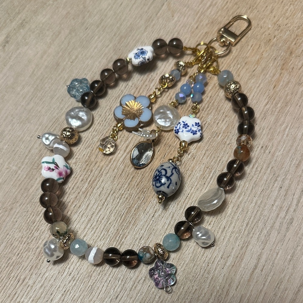 MADE BY DEE | Cellphone Charm Bracelet “Timeless Elegance”